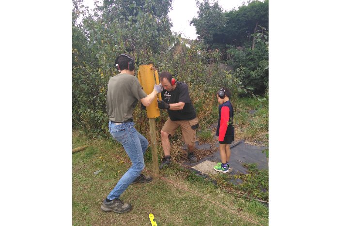 2021 Replacing broken fence - Photographer Millly Chen