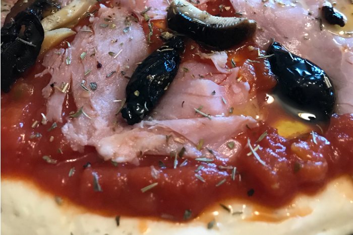 Ham, Mushroom and olives Pizza